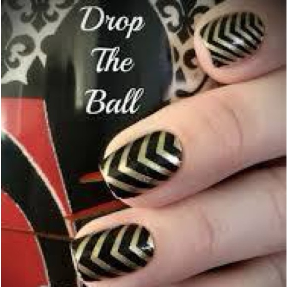 Color Street Retired Drop The Ball Nail Set Black and Gold Chevron
